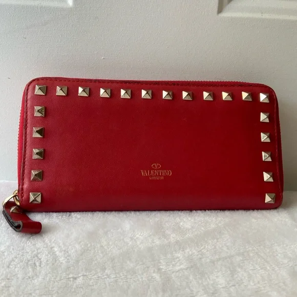 【VALENTINO】Rockstud Zip Around Continental Wallet Valentino Garavani Rockstud Leather Continental Wallet